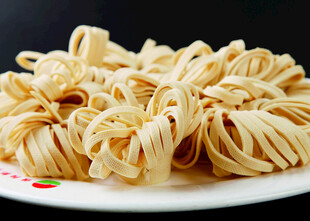 一盘美味手工面条