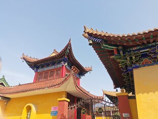 中式古建筑屋顶一角