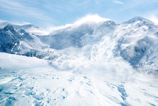 壮丽雪山景观