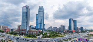 城市天际线中的现代建筑群