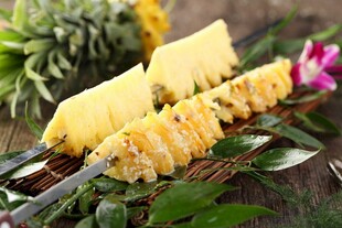 美味菠萝串清新诱人