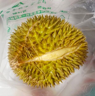 切开的新鲜榴莲果肉
