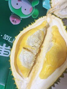 切开的香甜美味榴莲果肉