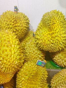 新鲜饱满的榴莲堆