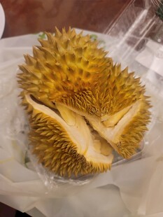 切开的新鲜榴莲果肉