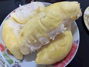 新鲜剥开的美味榴莲果肉