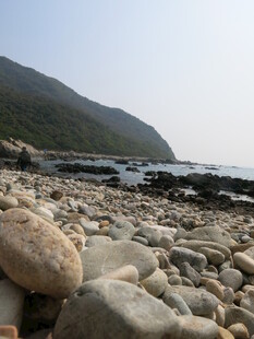 海岸边的嶙峋石块
