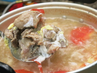 番茄排骨靓汤美味诱人