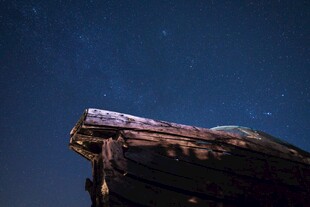 夜空下的古老建筑