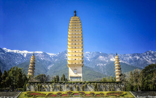 大理崇圣寺三塔壮丽景观