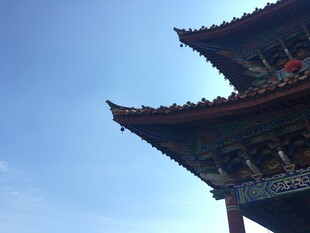 中式飞檐古建筑一角