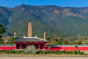 崇圣寺三塔的壮丽景致