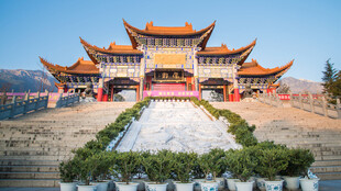 中式古建筑庙宇壮丽景观
