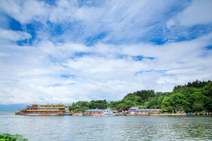 湖畔美景 