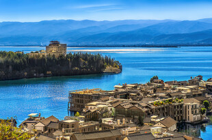 美丽海滨城市全景风光