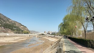 河畔风光