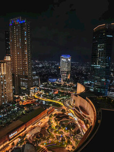 城市璀璨夜景俯瞰图