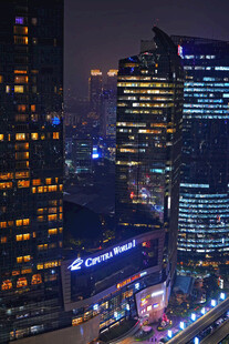 城市璀璨夜景俯瞰图