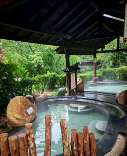 日式户外温泉景观