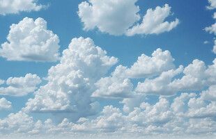 蓝天中的蓬松白云