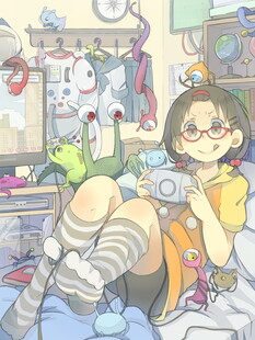 可爱少女与玩偶的温馨场景