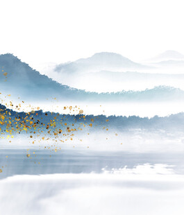 水墨山水间飞鸟翱翔图