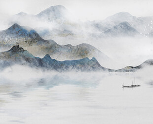 水墨山水间孤舟泛江景