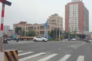 湛江城市街道交通景象