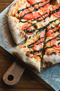 美味番茄芝士披萨