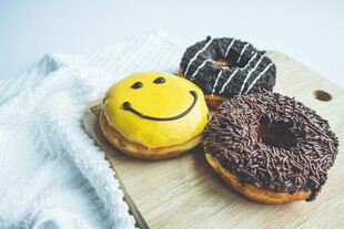 笑脸甜甜圈与伙伴