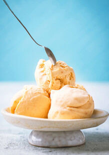 美味黄冰淇淋诱人呈现