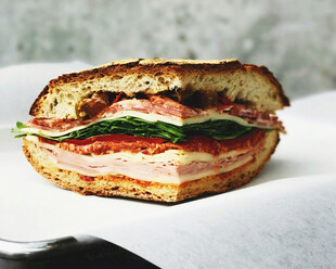 美味火腿蔬菜三明治