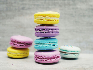 多彩马卡龙堆叠展示