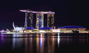 新加坡滨海湾夜景璀璨