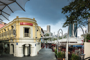 新加坡街景中的历史与现代建筑