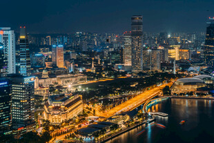 城市璀璨夜景俯瞰图