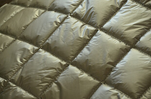 方格纹理的金属质感面料