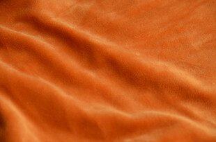 橙色褶皱布料纹理特写