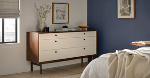 卧室中的简约风斗柜