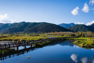 泸沽湖自然风景山水湖泊桥梁