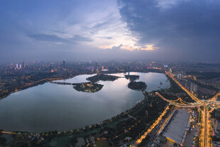 南京玄武湖城市日落航拍夜景