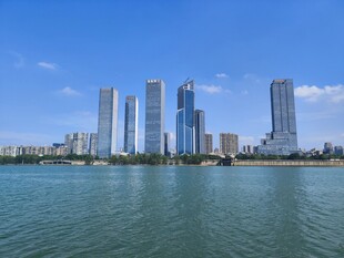 长沙湘江现代都市河畔高楼大厦