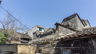 古朴老旧的传统民居建筑
