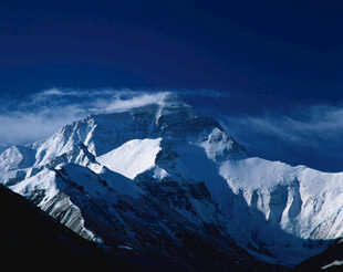 巍峨雪山壮丽景致
