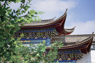 中式古典飞檐建筑一角