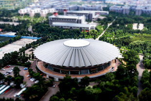 昆明大学城城市中独特的圆顶建筑