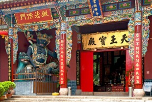 西山中式庙宇大殿威武庄严