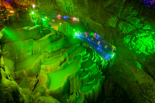 梦幻溶洞灯光景观