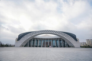 现代风格弧形建筑外观