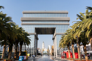 城市标志性建筑之门景